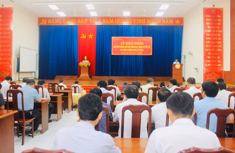 Quang cảnh lễ khai giảng lớp bồi dưỡng. Ảnh: P.L