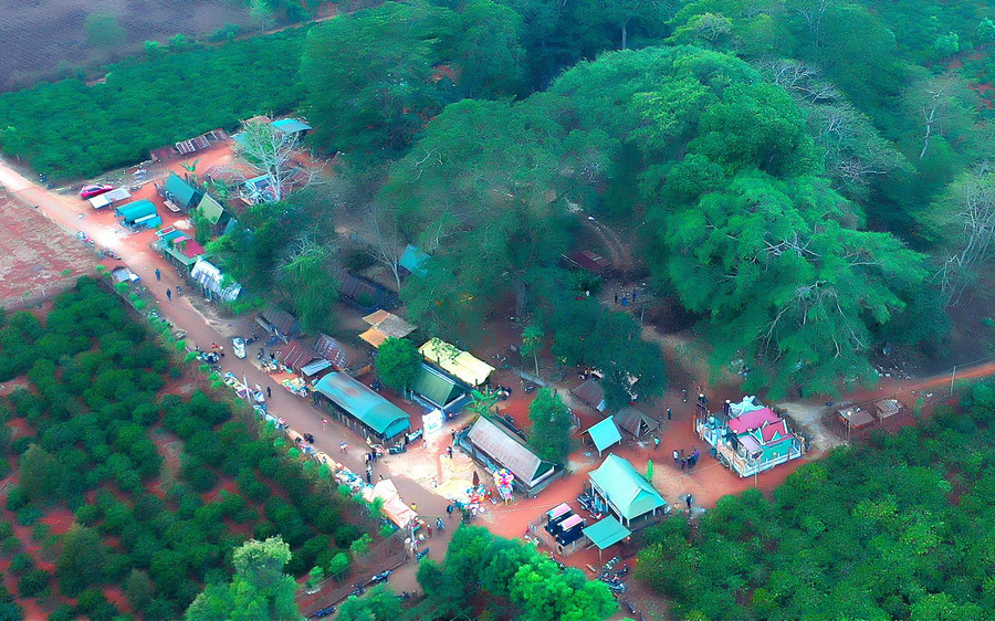 Khu nhà mồ làng Kép 2, xã Ia Mơ Nông, huyện Chư Păh. Ảnh: Đức Thụy