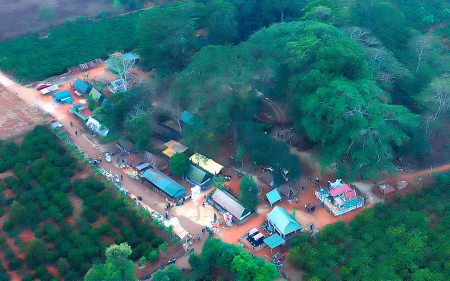 Khu nhà mồ làng Kép 2, xã Ia Mơ Nông, huyện Chư Păh. Ảnh: Đức Thụy