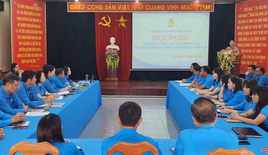 Quang cảnh buổi tập huấn công tác văn phòng và kỹ năng truyền thông Công đoàn năm 2024. Ảnh: Phạm Ngọc