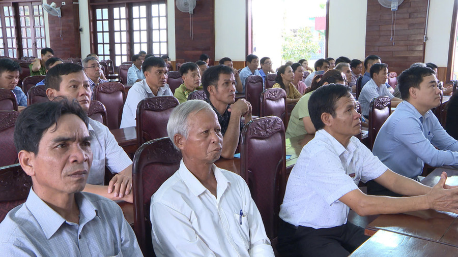 Đông đảo các tổ chức, đơn vị, cá nhân trên địa bàn huyện Chư Păh tham gia lễ phát động. Ảnh: V.Đ Đông đảo các tổ chức, đơn vị, cá nhân trên địa bàn huyện Chư Păh tham gia lễ phát động. Ảnh: V.Đ