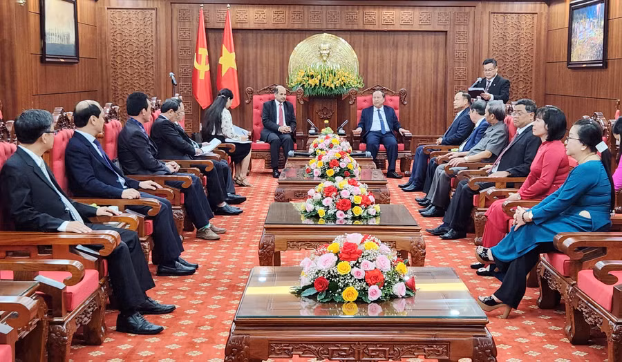 Quang cảnh buổi tiếp ngài Đại sứ đặc mệnh toàn quyền Ấn Độ tại Việt Nam. Ảnh: Ngọc Sang