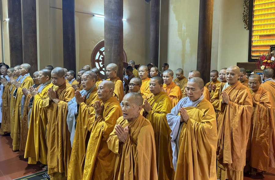 Các tăng, ni là thành viên Ban Trị sự Giáo hội Phật giáo Việt Nam tỉnh Gia Lai và trụ trì các tu viện trong tỉnh tham dự lễ cầu siêu Tổng Bí thư Nguyễn Phú Trọng tại Thiền viện Trúc Lâm Tây Nguyên. Các tăng, ni là thành viên Ban Trị sự Giáo hội Phật giáo Việt Nam tỉnh Gia Lai và trụ trì các tu viện trong tỉnh tham dự lễ cầu siêu Tổng Bí thư Nguyễn Phú Trọng tại Thiền viện Trúc Lâm Tây Nguyên.