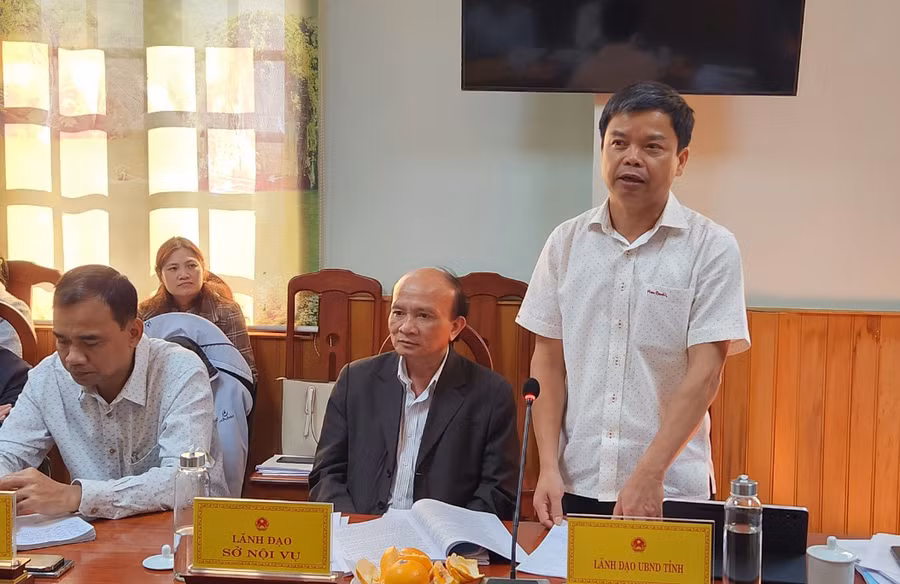 Phó Chủ tịch UBND tỉnh Nguyễn Hữu Quế phát biểu tại buổi giám sát. Ảnh: Ngọc Sang