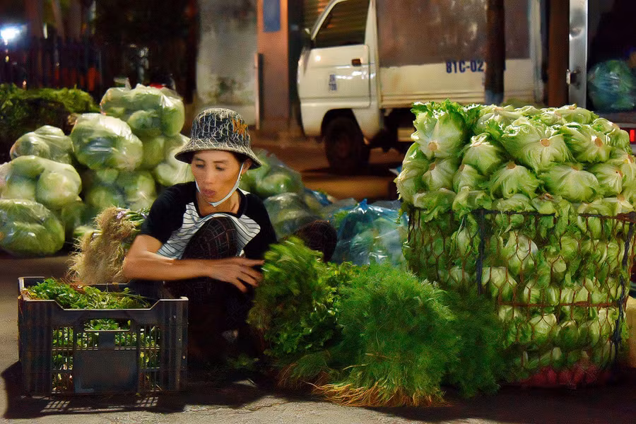 Một điểm bán rau trên đường Lê Lai.