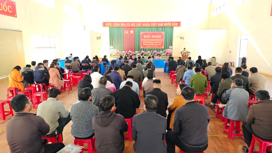 Quang cảnh buổi tiếp xúc cử tri. Ảnh: B.B