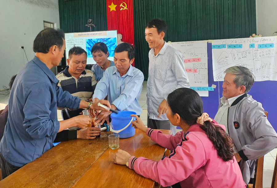 Các học viên tham gia thảo luận theo nhóm tại lớp tập huấn. Ảnh: P.N Các học viên tham gia thảo luận theo nhóm tại lớp tập huấn. Ảnh: P.N