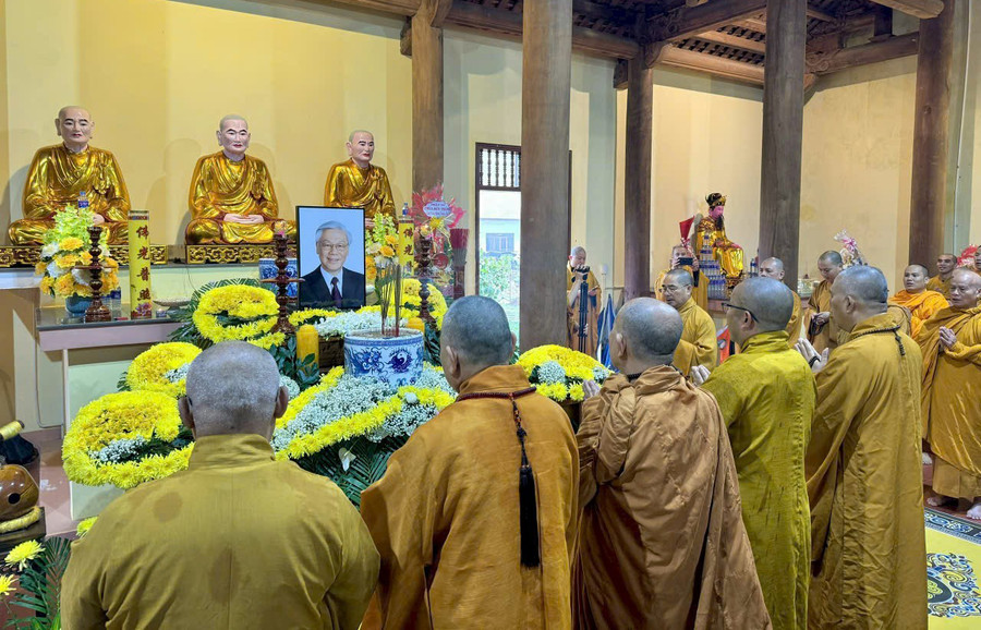 Lễ cầu siêu tưởng niệm Tổng Bí thư Nguyễn Phú Trọng tại Thiền viện Trúc Lâm Tây Nguyên. Lễ cầu siêu tưởng niệm Tổng Bí thư Nguyễn Phú Trọng tại Thiền viện Trúc Lâm Tây Nguyên.