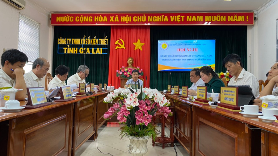 Ông Nguyễn Hữu Quế-Phó Chủ tịch UBND tỉnh, Chủ tịch Hội đồng giám sát xổ số kiến thiết tỉnh chủ trì hội nghị. Ảnh: Sơn Ca. Ông Nguyễn Hữu Quế-Phó Chủ tịch UBND tỉnh, Chủ tịch Hội đồng giám sát xổ số kiến thiết tỉnh chủ trì hội nghị. Ảnh: Sơn Ca.