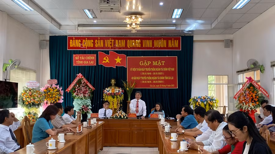 Nhân ngày truyền thống, các đơn vị ngành Tài chính tỉnh ôn lại truyền thống vẻ vang, quyết tâm phấn đấu hoàn thành nhiệm vụ chính trị được giao trong năm 2023. Ảnh: Sơn Ca. Nhân ngày truyền thống, các đơn vị ngành Tài chính tỉnh ôn lại truyền thống vẻ vang, quyết tâm phấn đấu hoàn thành nhiệm vụ chính trị được giao trong năm 2023. Ảnh: Sơn Ca.