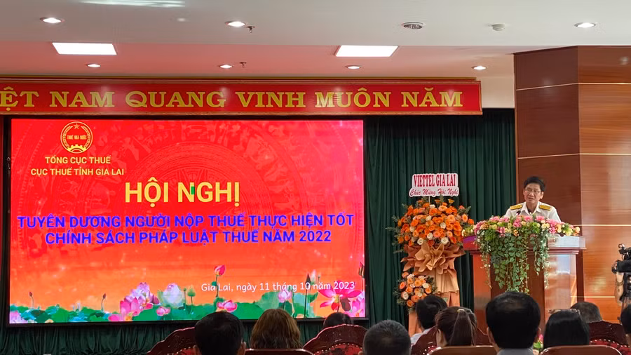 Ông Lê Minh Nhựt-Cục trưởng Cục Thuế tỉnh Gia Lai phát biểu khai mạc hội nghị. Ảnh: Sơn Ca Ông Lê Minh Nhựt-Cục trưởng Cục Thuế tỉnh Gia Lai phát biểu khai mạc hội nghị. Ảnh: Sơn Ca