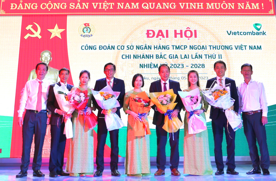 Ban Chấp hành Công đoàn Vietcombank Chi nhánh Bắc Gia Lai nhiệm kỳ 2023-2028. Ảnh: Sơn Ca. Ban Chấp hành Công đoàn Vietcombank Chi nhánh Bắc Gia Lai nhiệm kỳ 2023-2028. Ảnh: Sơn Ca.