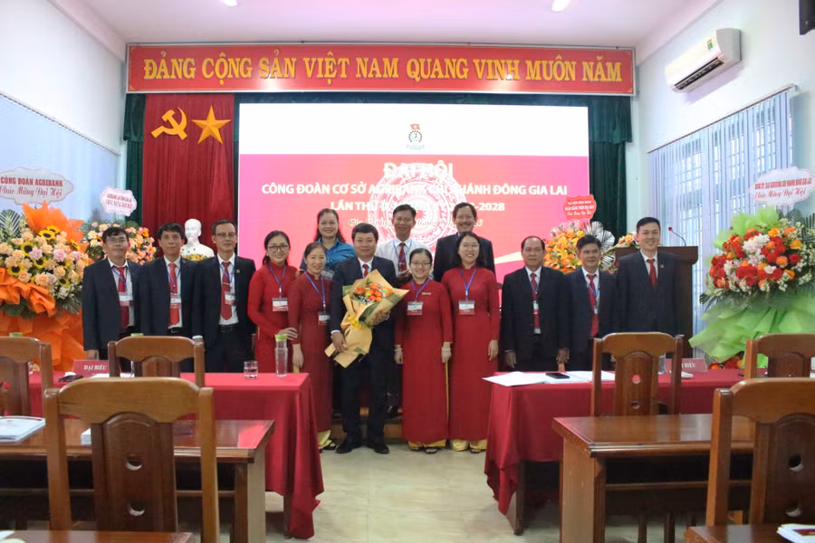 Ra mắt Ban Chấp hành Công đoàn cơ sở Agribank Chi nhánh Đông Gia Lai nhiệm kỳ 2023-2028. Ảnh: Sơn Ca.