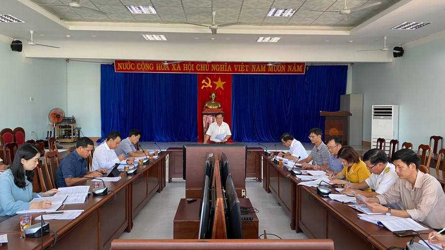 Ông Nguyễn Đình Phương-Ủy viên Thường trực HĐND tỉnh, Trưởng ban Kinh tế-Ngân sách làm Trưởng đoàn giám sát phát biểu tại buổi làm việc. Ảnh: Sơn Ca.