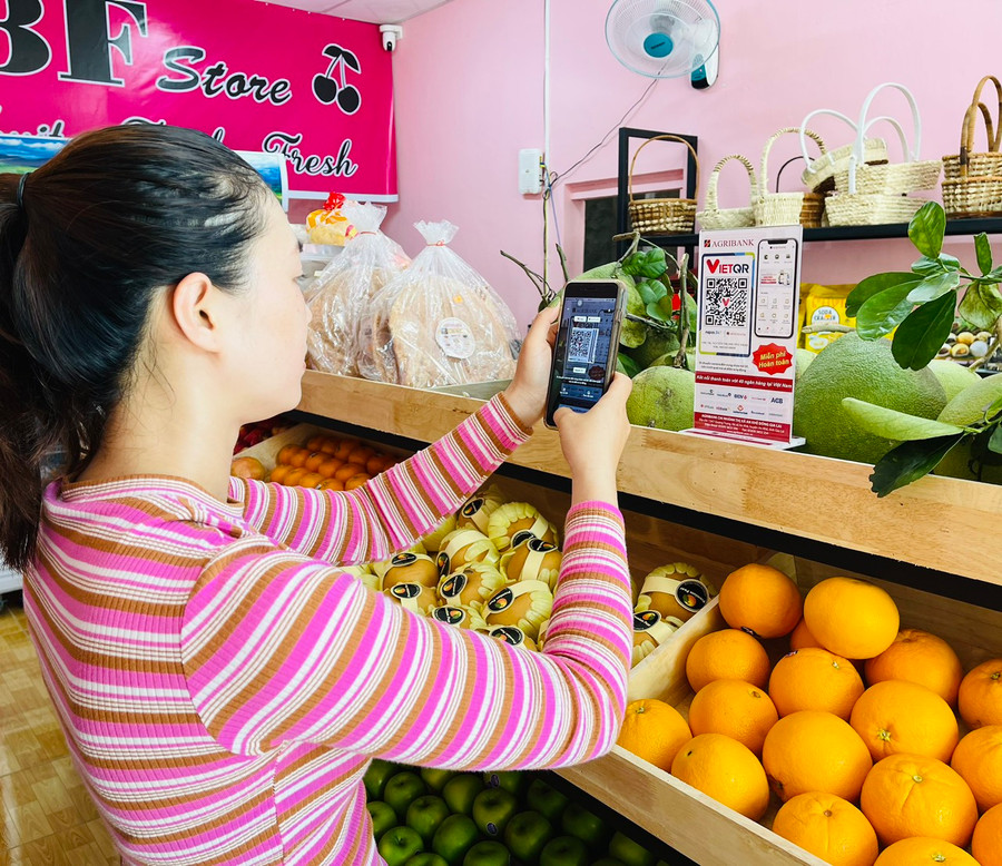 Sự phát triển mạnh mẽ của hệ sinh thái ngân hàng số đã giúp khách hàng hoàn toàn chủ động trong mọi hoạt động giao dịch, thanh toán. Ảnh: Sơn Ca