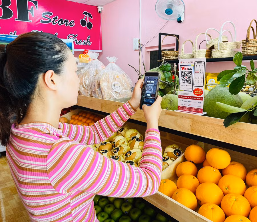 Sự phát triển mạnh mẽ của hệ sinh thái ngân hàng số đã giúp khách hàng hoàn toàn chủ động trong mọi hoạt động giao dịch, thanh toán. Ảnh: Sơn Ca