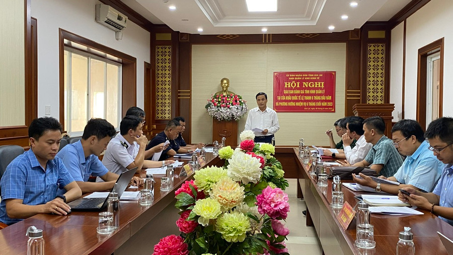 Ông Nguyễn Như Trình-Trưởng Ban quản lý Khu kinh tế, Trưởng Cửa khẩu Quốc tế Lệ Thanh phát biểu chỉ đạo tại hội nghị. Ảnh: Sơn Ca