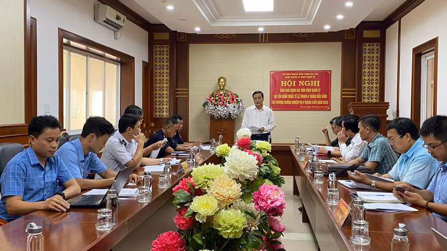 Ông Nguyễn Như Trình-Trưởng Ban quản lý Khu kinh tế, Trưởng Cửa khẩu Quốc tế Lệ Thanh phát biểu chỉ đạo tại hội nghị. Ảnh: Sơn Ca