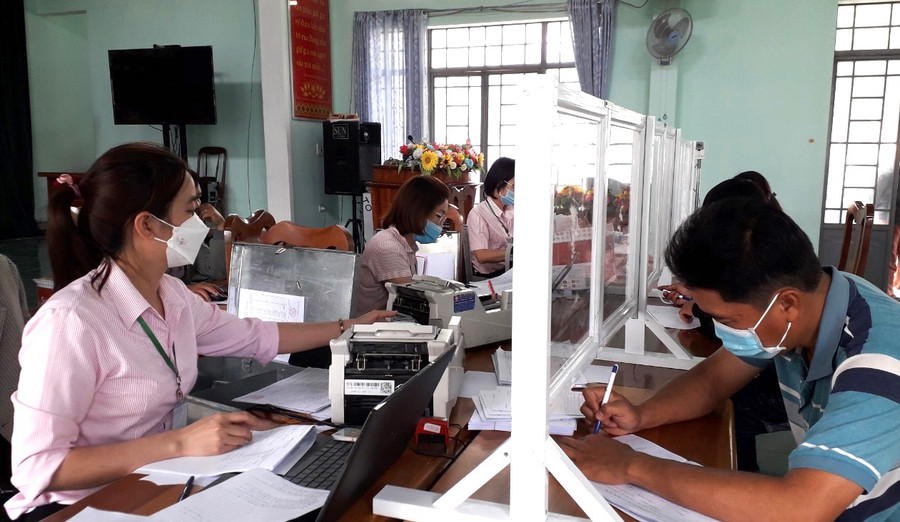 NHCSXH Chi nhánh tỉnh ứng dụng công nghệ thông tin, góp phần rút ngắn thời gian cho vay nhà ở xã hội. Ảnh: Sơn Ca.