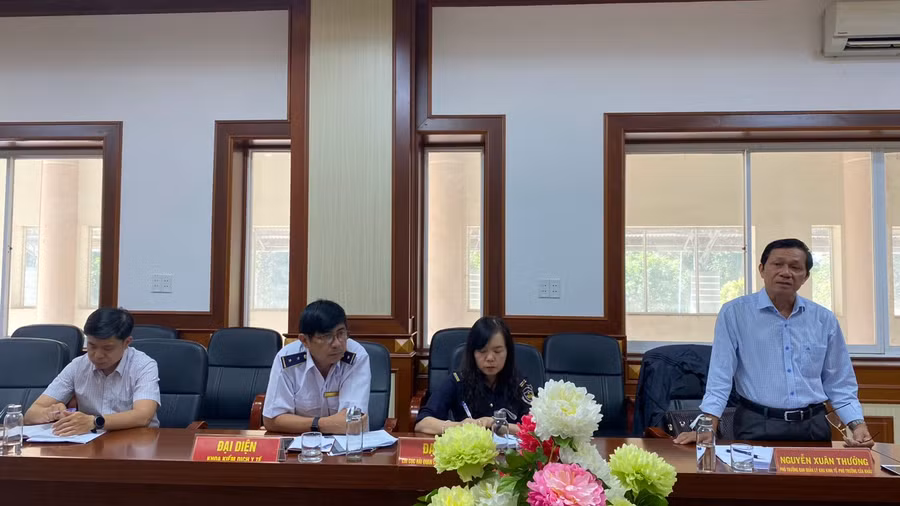 Đại diện các lực lượng chức năng tham dự hội nghị tổng kết công tác quản lý Cửa khẩu Quốc tế Lệ Thanh năm 2023. Ảnh: Sơn Ca