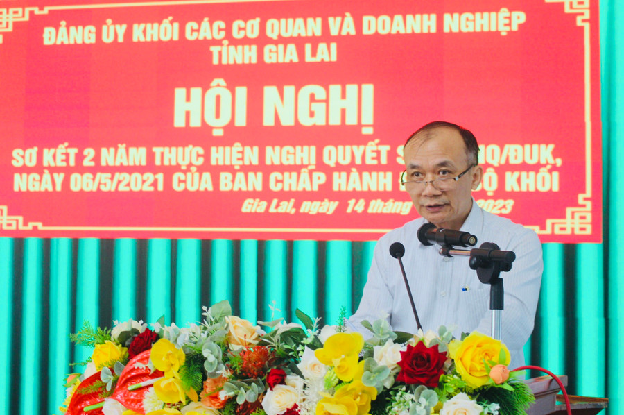 Bí thư Đảng ủy Khối Huỳnh Minh Thuận phát biểu tại hội nghị. Ảnh: P.L Bí thư Đảng ủy Khối Huỳnh Minh Thuận phát biểu tại hội nghị. Ảnh: P.L