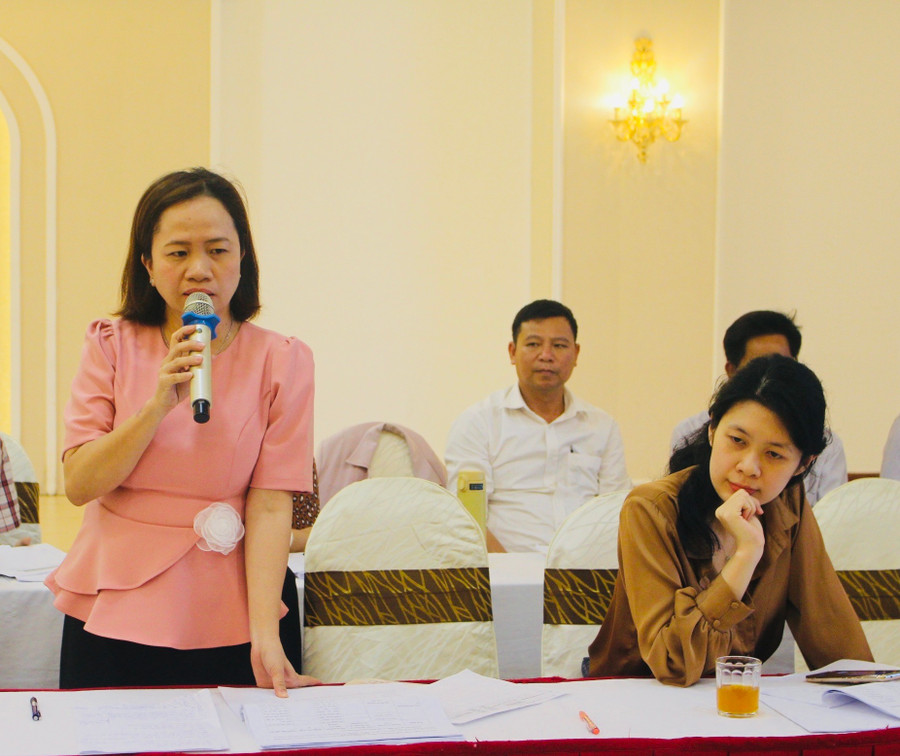 Bà Hoàng Thị Lan Anh-Phó Chủ tịch UBND huyện Mang Yang chia sẻ ý kiến tại hội thảo. Ảnh: Phan Lài Bà Hoàng Thị Lan Anh-Phó Chủ tịch UBND huyện Mang Yang chia sẻ ý kiến tại hội thảo. Ảnh: Phan Lài