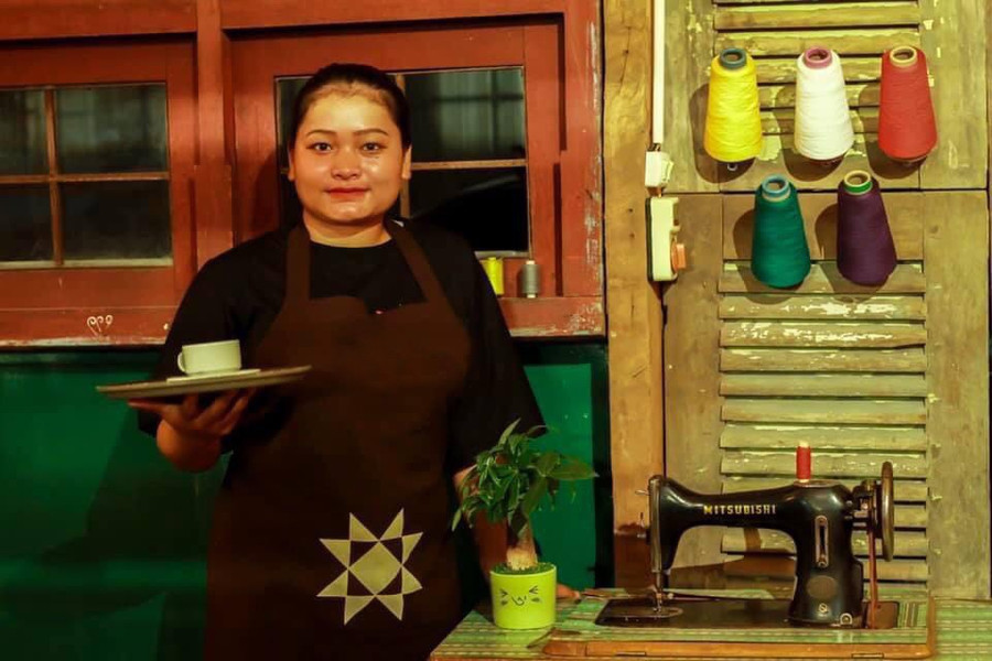 Sinh viên Đinh Thị Bi làm thêm dịp Tết Nguyên đán vừa có thêm thu nhập và kỹ năng sống bổ ích. Ảnh: Nhân vật cung cấp Sinh viên Đinh Thị Bi làm thêm dịp Tết Nguyên đán vừa có thêm thu nhập và kỹ năng sống bổ ích. Ảnh: Nhân vật cung cấp