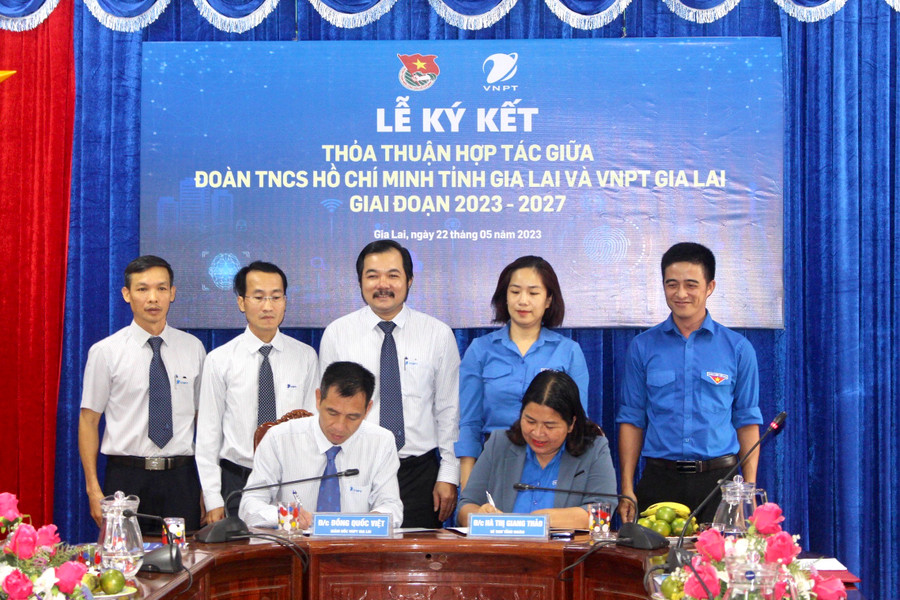 Tỉnh Đoàn và VNPT Gia Lai ký kết thỏa thuận hợp tác giai đoạn 2023-2027. Ảnh: P.L