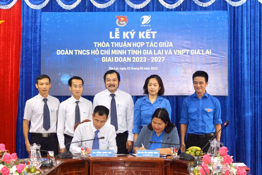 Tỉnh Đoàn và VNPT Gia Lai ký kết thỏa thuận hợp tác giai đoạn 2023-2027. Ảnh: P.L