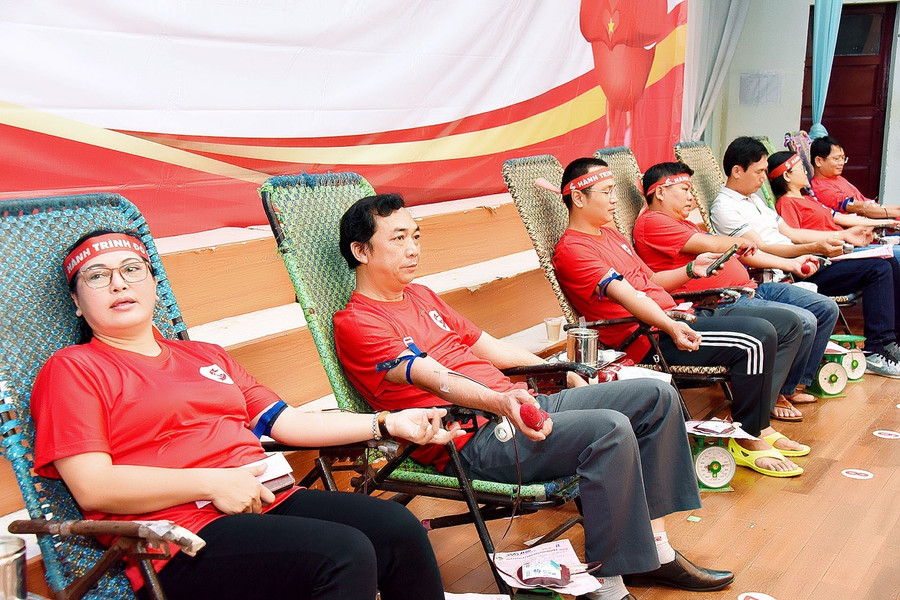 Ngày hiến máu tình nguyện "Giọt hồng Cao nguyên" nhận được sự tham gia tích cực của cán bộ, công chức, viên chức trên địa bàn tỉnh. Ảnh: Đ.T