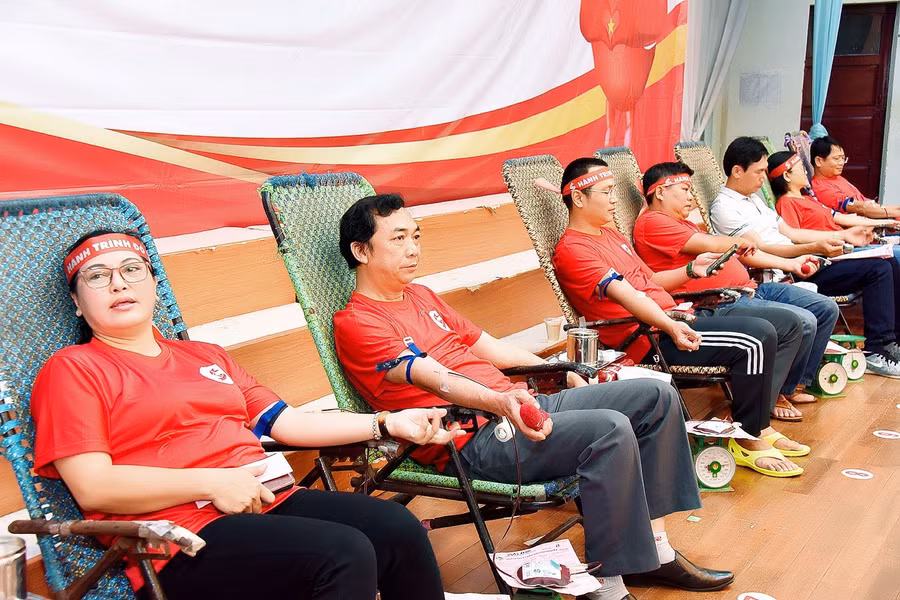 Ngày hiến máu tình nguyện "Giọt hồng Cao nguyên" nhận được sự tham gia tích cực của cán bộ, công chức, viên chức trên địa bàn tỉnh. Ảnh: Đ.T