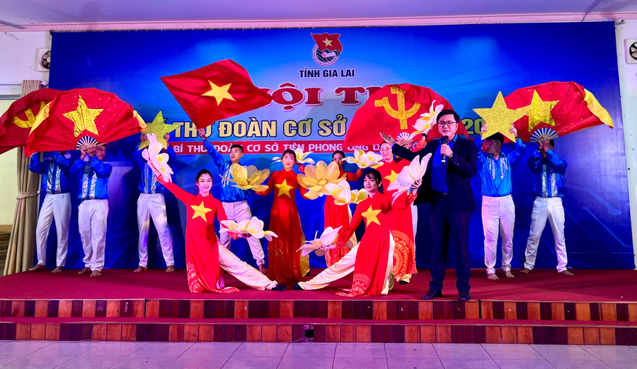 Phần thi năng khiếu của thí sinh Bùi Hoàng Vũ-Bí thư Đoàn phường Hoa Lư (TP. Pleiku). Ảnh: P.L