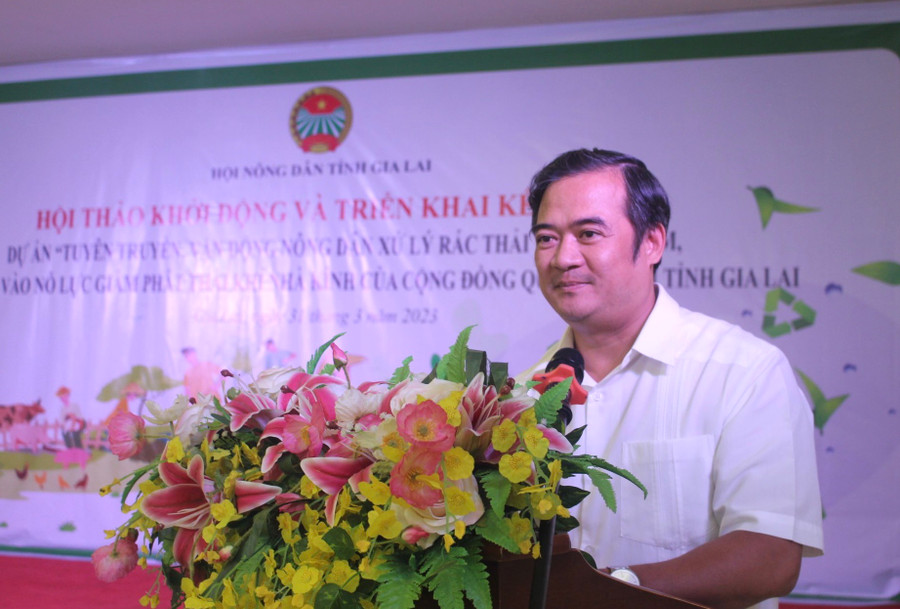 Ông Võ Anh Tuấn-Chủ tịch Hội Nông dân tỉnh, Trưởng ban quản lý dự án phát biểu tại hội thảo. Ảnh Phan Lài