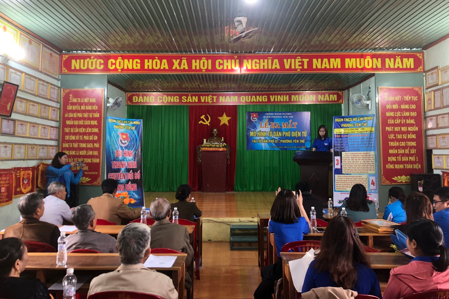 Đoàn phường Yên Thế (TP. Pleiku) ra mắt mô hình tổ dân phố điện tử. Ảnh: Phan Lài Đoàn phường Yên Thế (TP. Pleiku) ra mắt mô hình tổ dân phố điện tử. Ảnh: Phan Lài