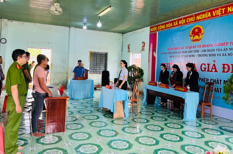 Quang cảnh phiên tòa giả định tại Cơ sở Tư vấn và Cai nghiện ma túy tỉnh Gia Lai. Ảnh: M.N Quang cảnh phiên tòa giả định tại Cơ sở Tư vấn và Cai nghiện ma túy tỉnh Gia Lai. Ảnh: M.N