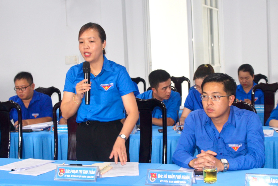 Chị Phạm Thị Thu Thảo-Bí thư Huyện Đoàn Chư Pưh phát biểu ý kiến tại hội nghị. Ảnh: P.L Chị Phạm Thị Thu Thảo-Bí thư Huyện Đoàn Chư Pưh phát biểu ý kiến tại hội nghị. Ảnh: P.L