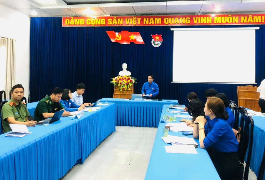 Tỉnh Đoàn Gia Lai báo cáo kết quả triển khai chủ trương "3 liên kết" trong Chiến dịch Thanh niên tình nguyện hè. Ảnh: M.N Tỉnh Đoàn Gia Lai báo cáo kết quả triển khai chủ trương "3 liên kết" trong Chiến dịch Thanh niên tình nguyện hè. Ảnh: M.N