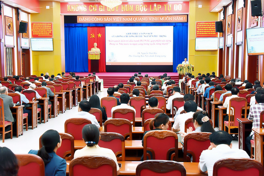 Quang cảnh hội nghị học tập, quán triệt nội dung tác phẩm về đồng chí Tổng Bí thư Nguyễn Phú Trọng. Ảnh: Đ.T Quang cảnh hội nghị học tập, quán triệt nội dung tác phẩm về đồng chí Tổng Bí thư Nguyễn Phú Trọng. Ảnh: Đ.T