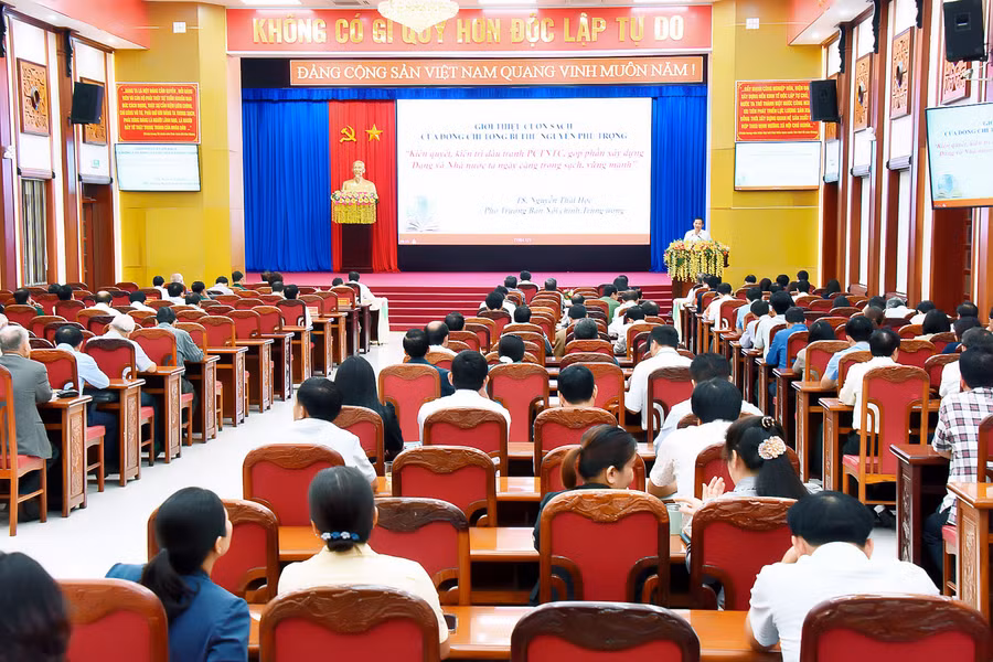 Quang cảnh hội nghị học tập, quán triệt nội dung tác phẩm về đồng chí Tổng Bí thư Nguyễn Phú Trọng. Ảnh: Đ.T