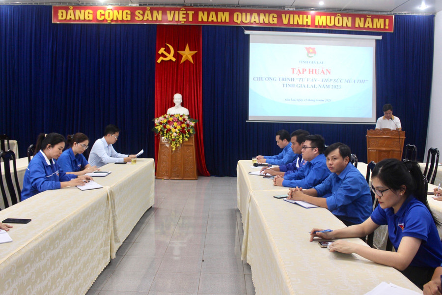 Quang cảnh buổi tập huấn chương trình Tư vấn-Tiếp sức mùa thi năm 2023. Ảnh: P.L Quang cảnh buổi tập huấn chương trình Tư vấn-Tiếp sức mùa thi năm 2023. Ảnh: P.L