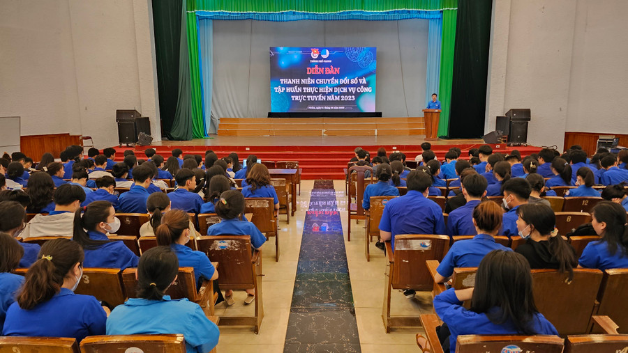 Thành Đoàn-Hội LHTN Việt Nam TP. Pleiku tổ chức diễn đàn thanh niên chuyển đổi số và tập huấn thực hiện dịch vụ công trực tuyến năm 2023. Ảnh: M.N Thành Đoàn-Hội LHTN Việt Nam TP. Pleiku tổ chức diễn đàn thanh niên chuyển đổi số và tập huấn thực hiện dịch vụ công trực tuyến năm 2023. Ảnh: M.N
