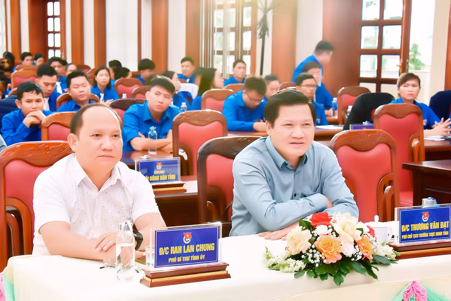 Các đại biểu dự chương trình tuyên dương thanh niên tiên tiến làm theo lời Bác. Ảnh: Đ.T