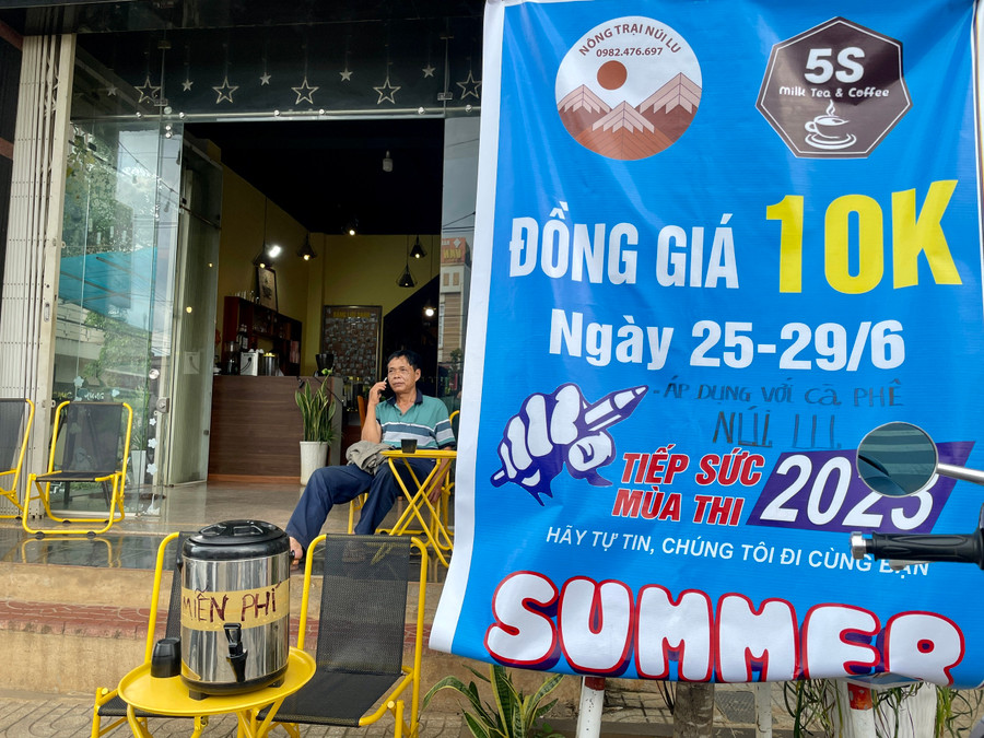 Trạm sách 5S nhiều năm liền có những hoạt động tiếp sức mùa thi. Ảnh: Phương Duyên