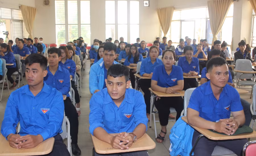 Các học viên tham gia lớp tập huấn nghiệp vụ cán bộ Đoàn cấp xã năm 2023. Ảnh: Phan Lài