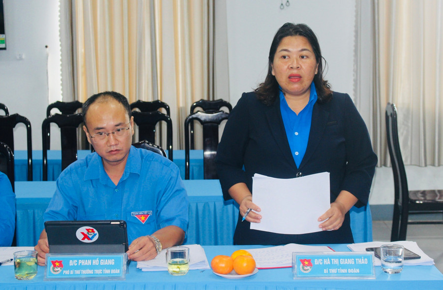 Bí thư Tỉnh Đoàn Gia Lai Hà Thị Giang Thảo báo cáo kết quả công tác Đoàn và phong trào thanh thiếu nhi tại hội nghị. Ảnh: P.L Bí thư Tỉnh Đoàn Gia Lai Hà Thị Giang Thảo báo cáo kết quả công tác Đoàn và phong trào thanh thiếu nhi tại hội nghị. Ảnh: P.L