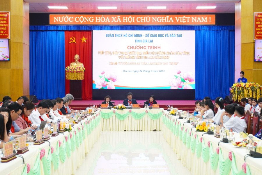 Quang cảnh chương trình tiếp xúc, đối thoại giữa đại biểu HĐND tỉnh với trẻ em tỉnh Gia Lai năm 2023. Ảnh: Đức Thụy Quang cảnh chương trình tiếp xúc, đối thoại giữa đại biểu HĐND tỉnh với trẻ em tỉnh Gia Lai năm 2023. Ảnh: Đức Thụy