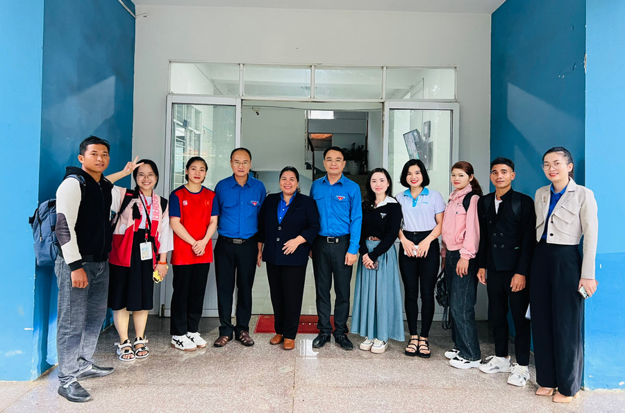 Thường trực Tỉnh Đoàn Gia Lai gặp mặt các đại biểu tham gia Đại hội Thanh niên tiên tiến làm theo lời Bác. Ảnh: M.N Thường trực Tỉnh Đoàn Gia Lai gặp mặt các đại biểu tham gia Đại hội Thanh niên tiên tiến làm theo lời Bác. Ảnh: M.N