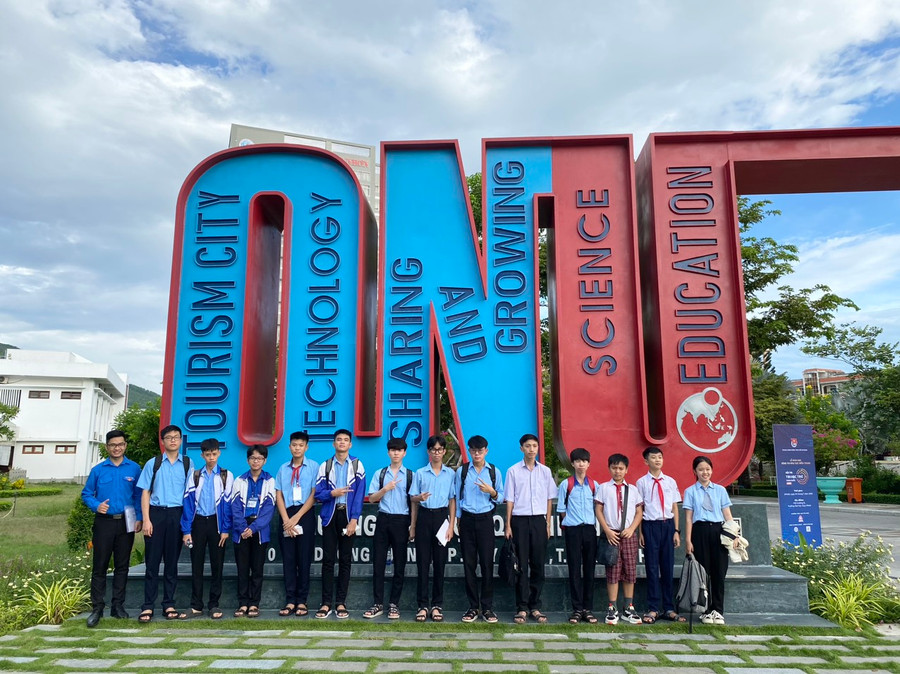 Đội tuyển Tin học trẻ tỉnh Gia Lai tham gia Hội thi Tin học trẻ toàn quốc lần thứ XXIX vòng thi khu vực miền Trung. Ảnh: Khắc Long Đội tuyển Tin học trẻ tỉnh Gia Lai tham gia Hội thi Tin học trẻ toàn quốc lần thứ XXIX vòng thi khu vực miền Trung. Ảnh: Khắc Long