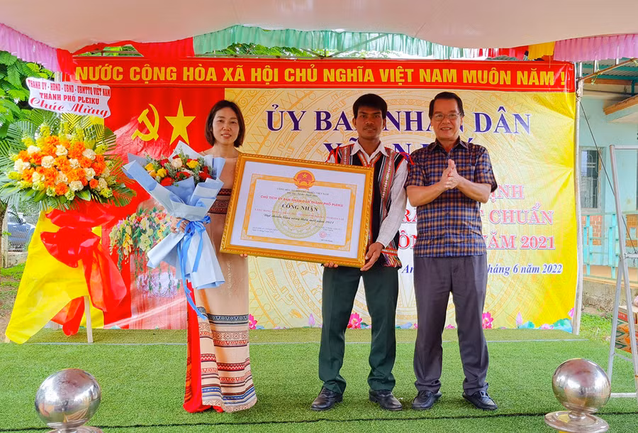 Làng Bông Phrao (xã An Phú) được UBND TP. Pleiku công nhận đạt chuẩn nông mới năm 2021. Ảnh: Phạm Ngọc