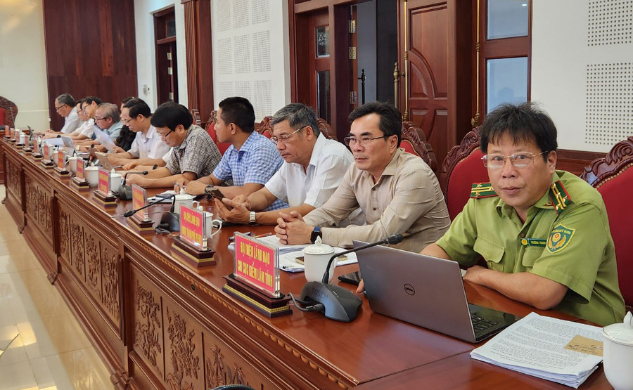 Đại diện lãnh đạo các sở, ngành của tỉnh tham gia buổi họp báo. Ảnh: Ngọc Sang Đại diện lãnh đạo các sở, ngành của tỉnh tham gia buổi họp báo. Ảnh: Ngọc Sang